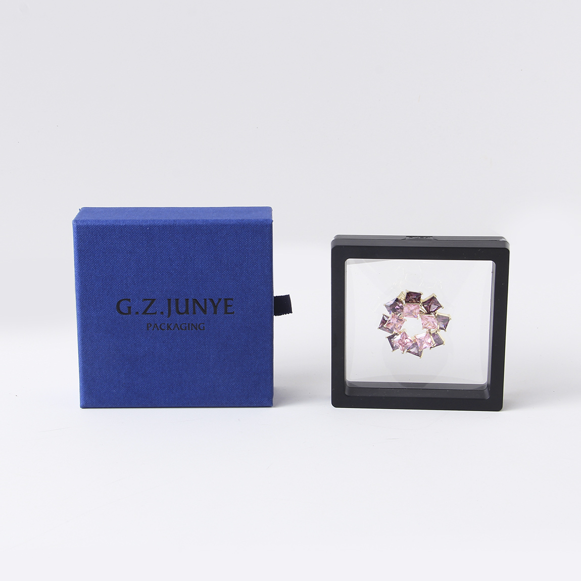 紙質(zhì)珠寶包裝盒會有哪些生產(chǎn)上的細節(jié)需要注意？
